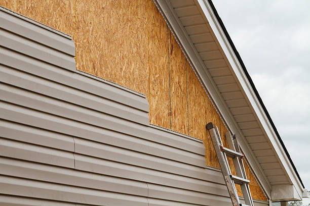 Professional Vinyl Siding technician working in Islip Terrace, NY